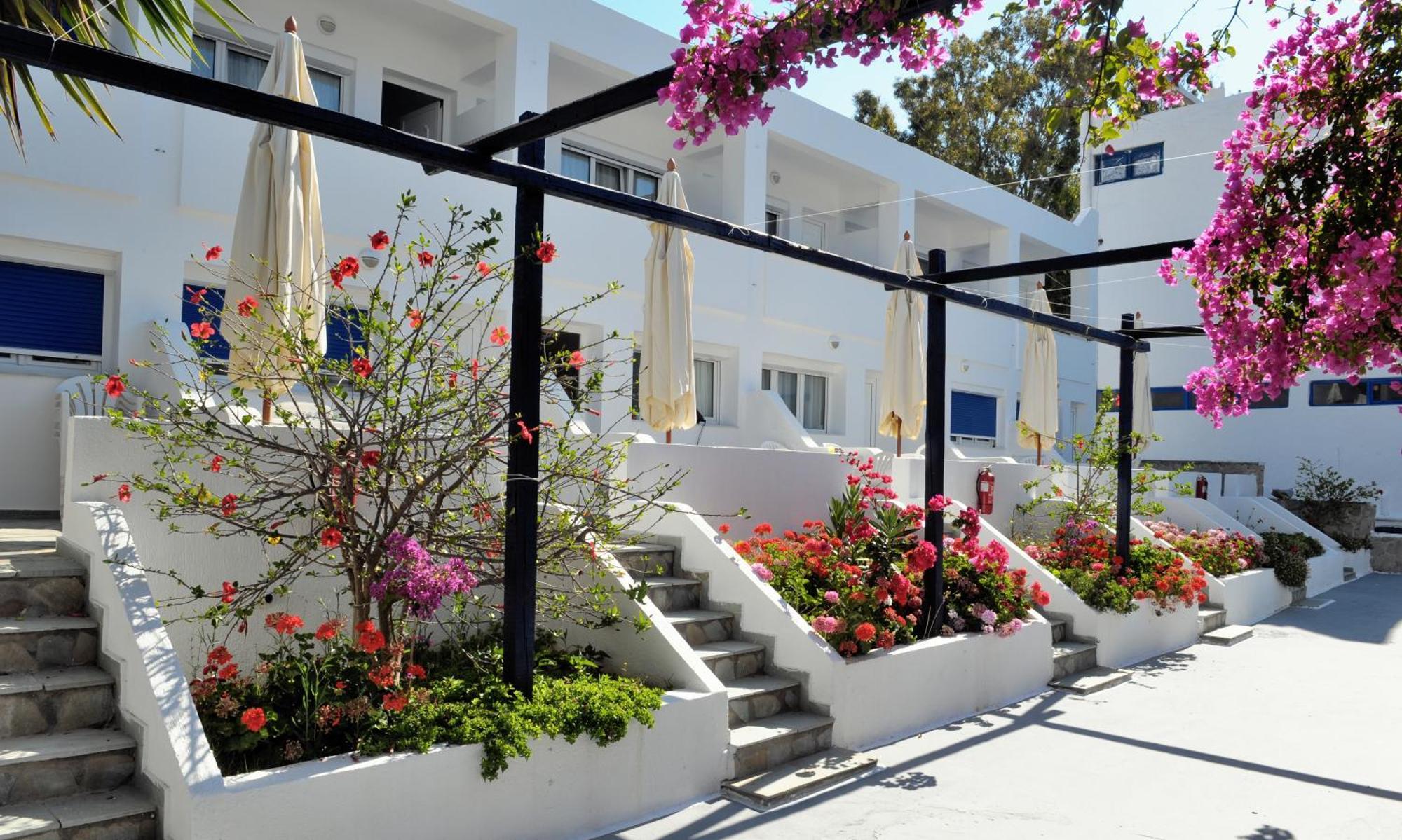 Lagada Beach Hotel Adámas Eksteriør bilde