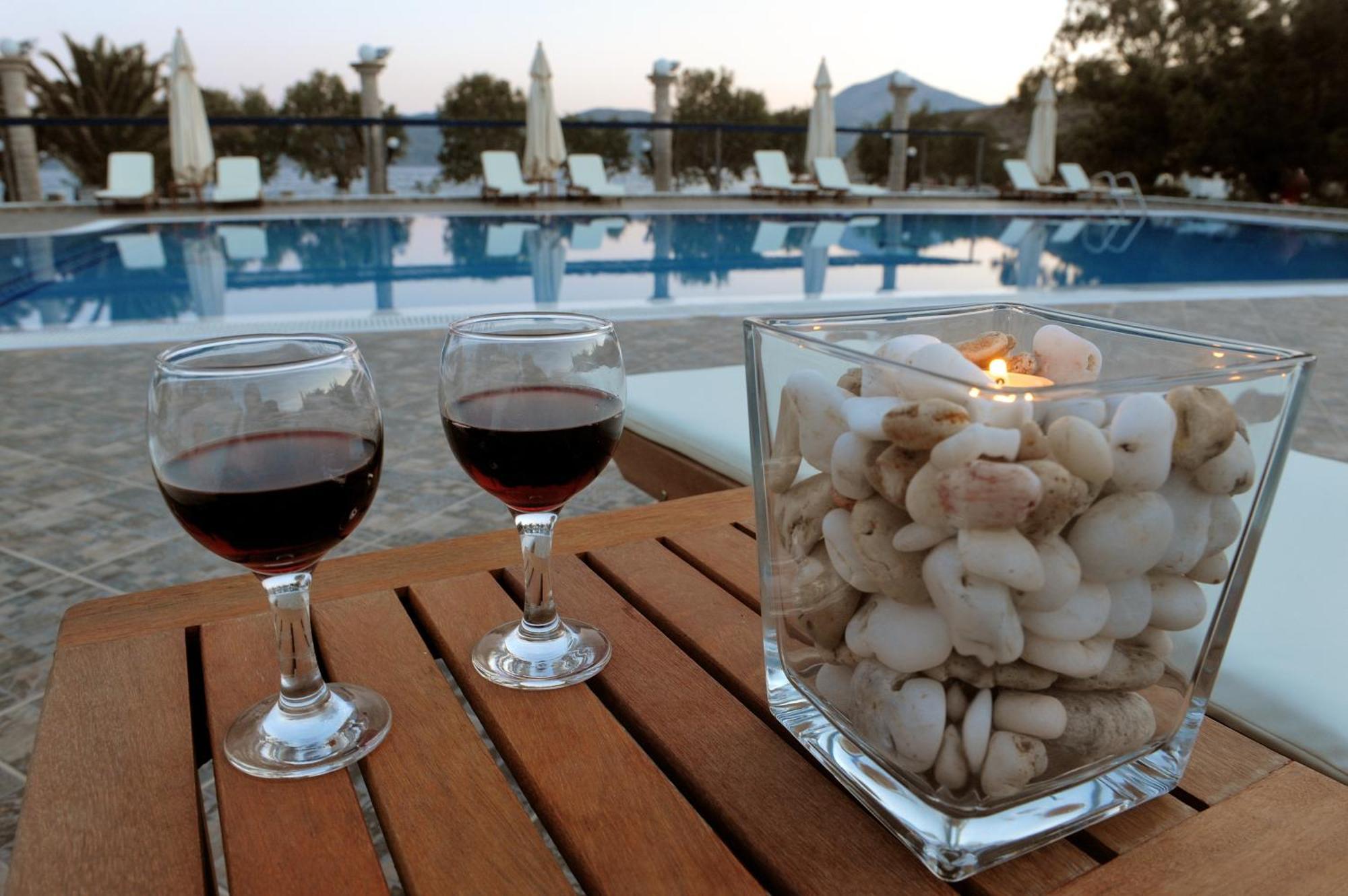 Lagada Beach Hotel Adámas Eksteriør bilde